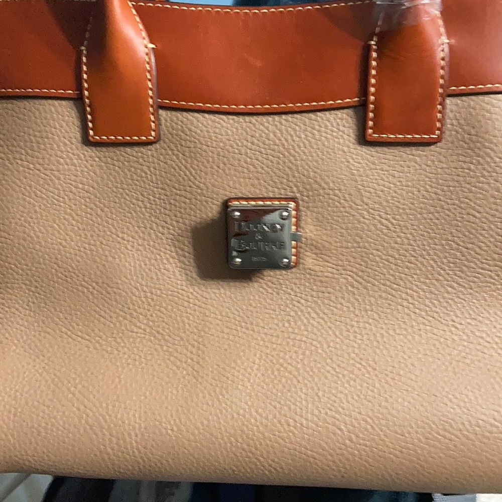 Dooney&Bourke purse brand new 150 retails at 400
